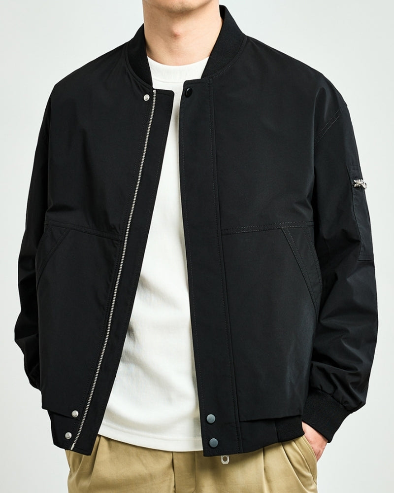 Stockholm – Chaqueta Bomber Minimalista (Sin Cuello)
