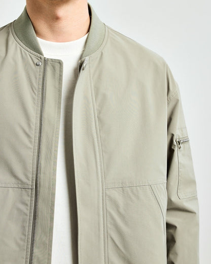Stockholm – Chaqueta Bomber Minimalista (Sin Cuello)
