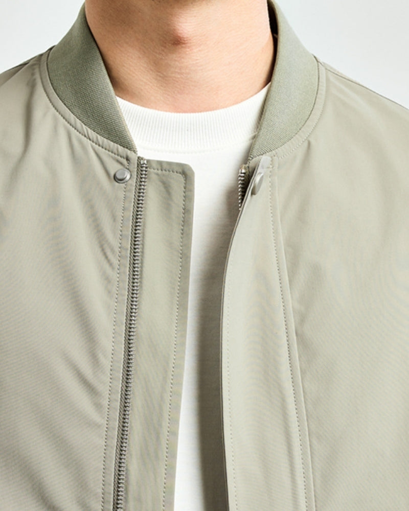 Stockholm – Chaqueta Bomber Minimalista (Sin Cuello)