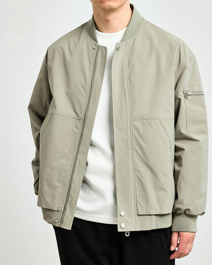Stockholm – Chaqueta Bomber Minimalista (Sin Cuello)